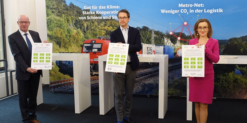 V. l. n. r.: Hermann Lanfer (Präsident des Kombiverkehr-Verwaltungsrats), Bundesverkehrminister Andreas Scheuer (CSU), Dr. Sigrid Nikutta (DB-Cargo-Vorstandschefin)